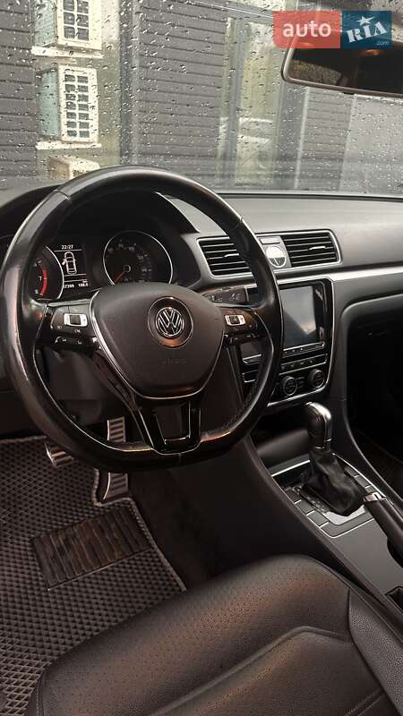 Седан Volkswagen Passat 2016 в Черкассах