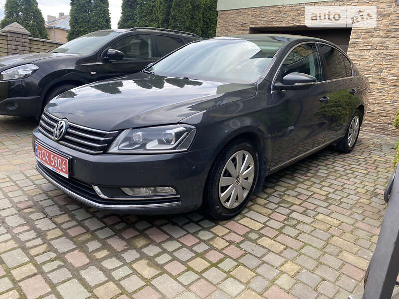 Седан Volkswagen Passat 2014 в Чернівцях