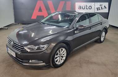 Седан Volkswagen Passat 2017 в Киеве