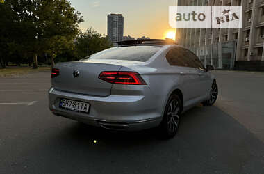 Седан Volkswagen Passat 2017 в 
