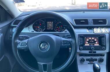 Універсал Volkswagen Passat 2012 в Дніпрі