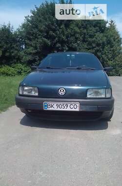 Седан Volkswagen Passat 1991 в Дубно