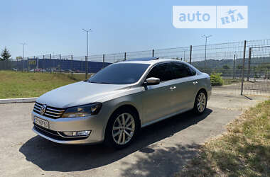 Седан Volkswagen Passat 2012 в Черновцах