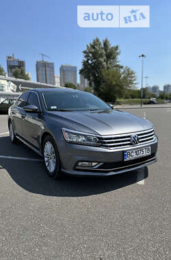 Седан Volkswagen Passat 2017 в Києві