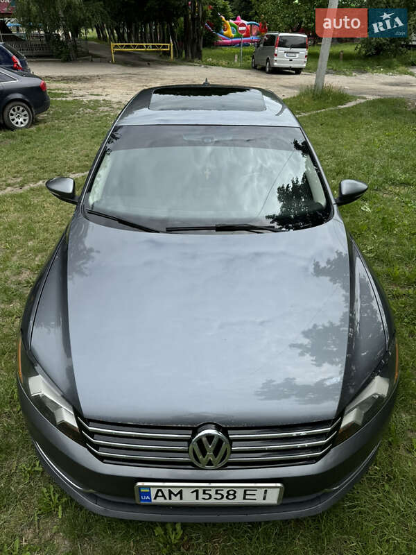 Седан Volkswagen Passat 2012 в Звягеле