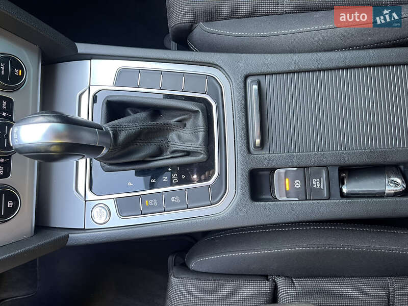 Универсал Volkswagen Passat 2016 в Львове