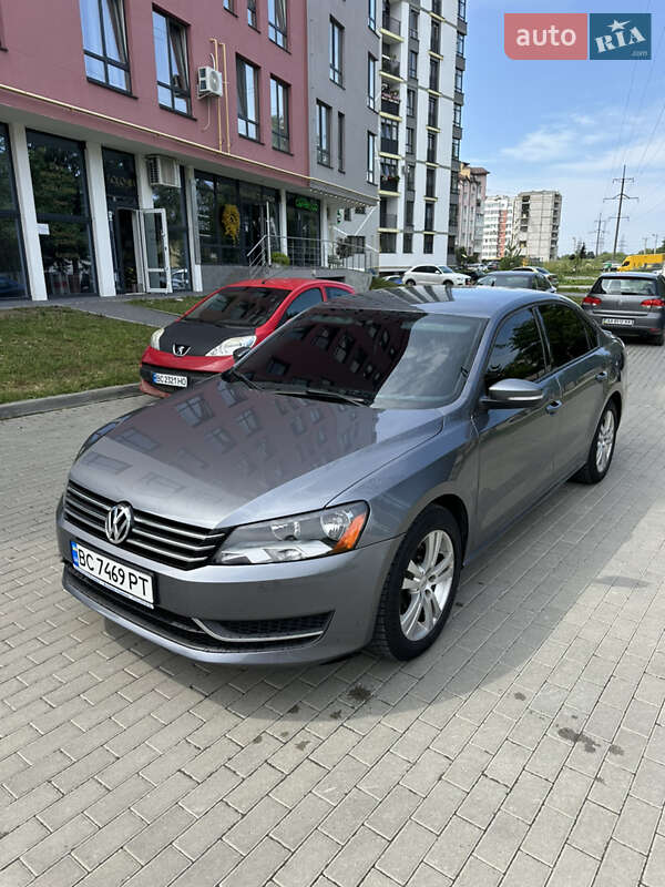 Седан Volkswagen Passat 2012 в Львове