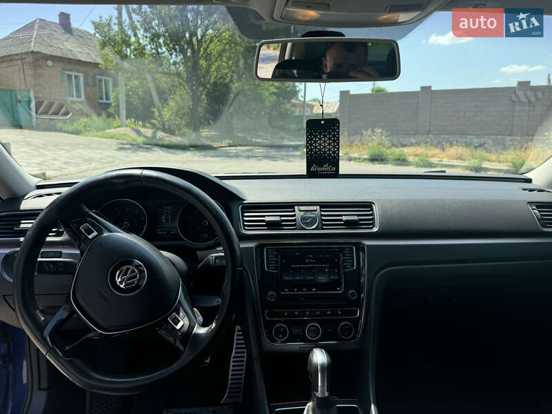 Седан Volkswagen Passat 2016 в Кропивницком