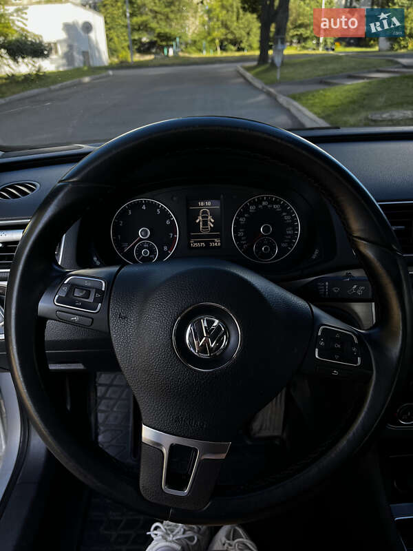 Седан Volkswagen Passat 2013 в Харькове