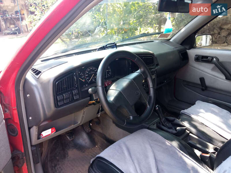Седан Volkswagen Passat 1989 в Чорнобаї