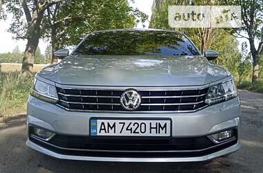 Седан Volkswagen Passat 2018 в Житомире