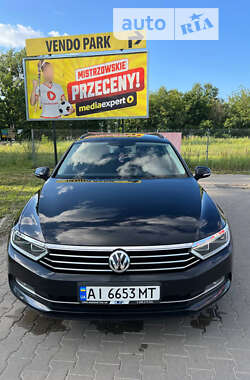 Универсал Volkswagen Passat 2017 в Киеве