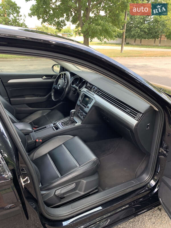 Седан Volkswagen Passat 2016 в Ромнах фото 8 Седан Volkswagen Passat 2016 в Ромнах