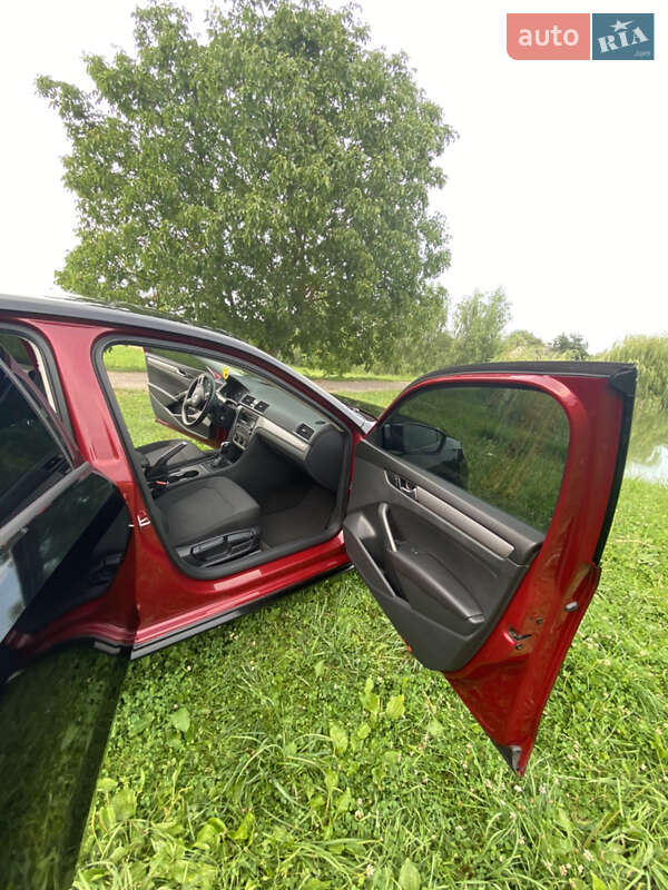 Седан Volkswagen Passat 2015 в Луцке