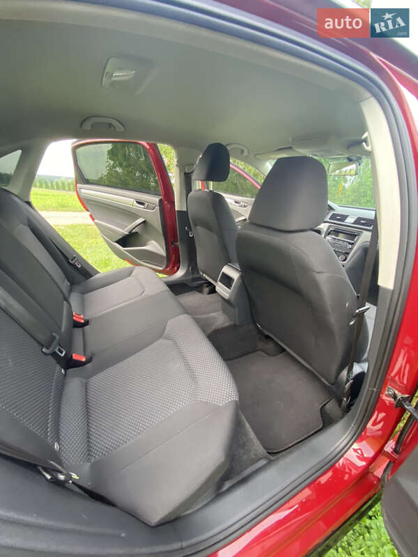 Седан Volkswagen Passat 2015 в Луцке