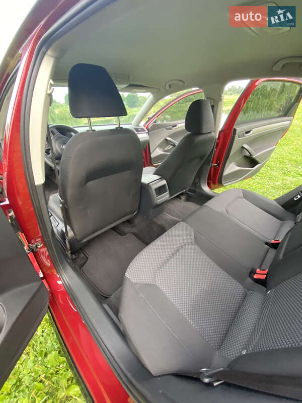 Седан Volkswagen Passat 2015 в Луцке