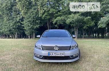 Седан Volkswagen Passat 2012 в Киеве