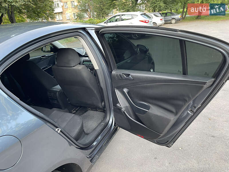 Седан Volkswagen Passat 2010 в Староконстантинове