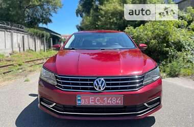 Седан Volkswagen Passat 2016 в Киеве