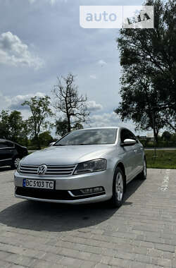 Седан Volkswagen Passat 2011 в Львове