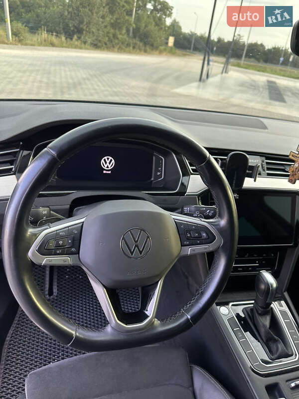 Седан Volkswagen Passat 2020 в Черновцах