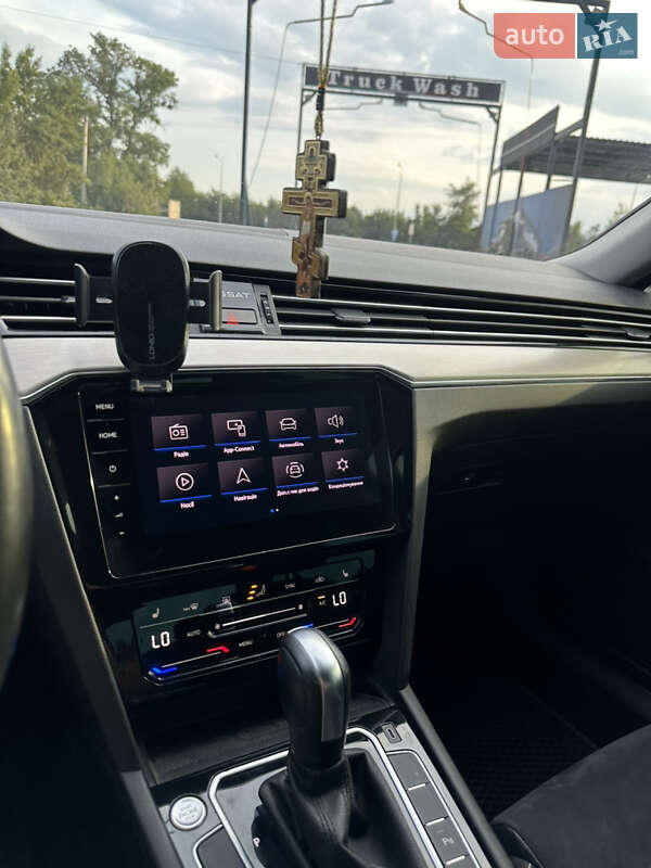 Седан Volkswagen Passat 2020 в Черновцах