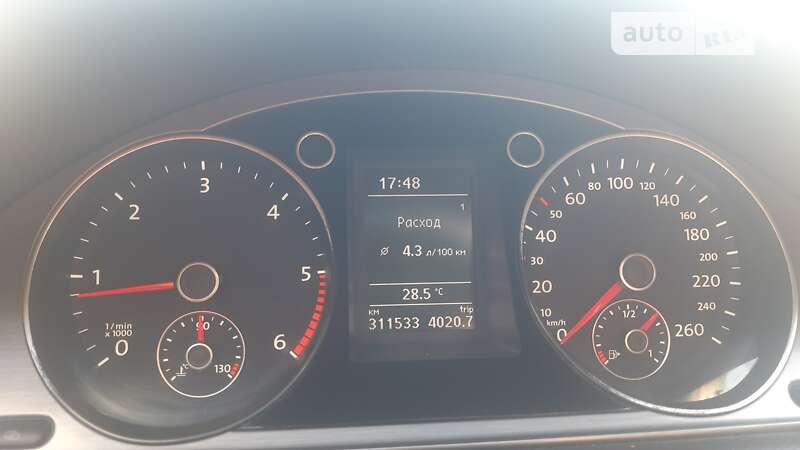 Универсал Volkswagen Passat 2011 в Львове