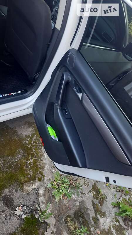 Универсал Volkswagen Passat 2011 в Львове