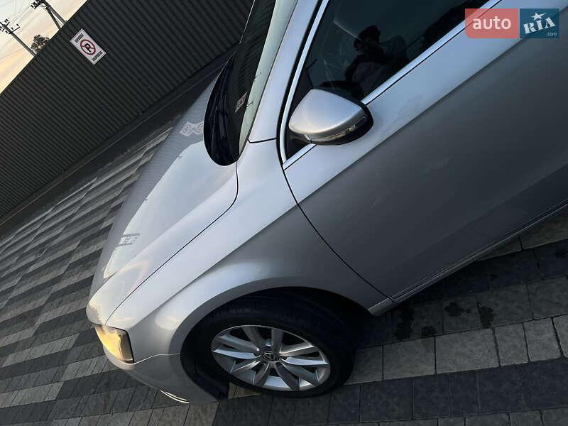 Універсал Volkswagen Passat 2013 в Львові