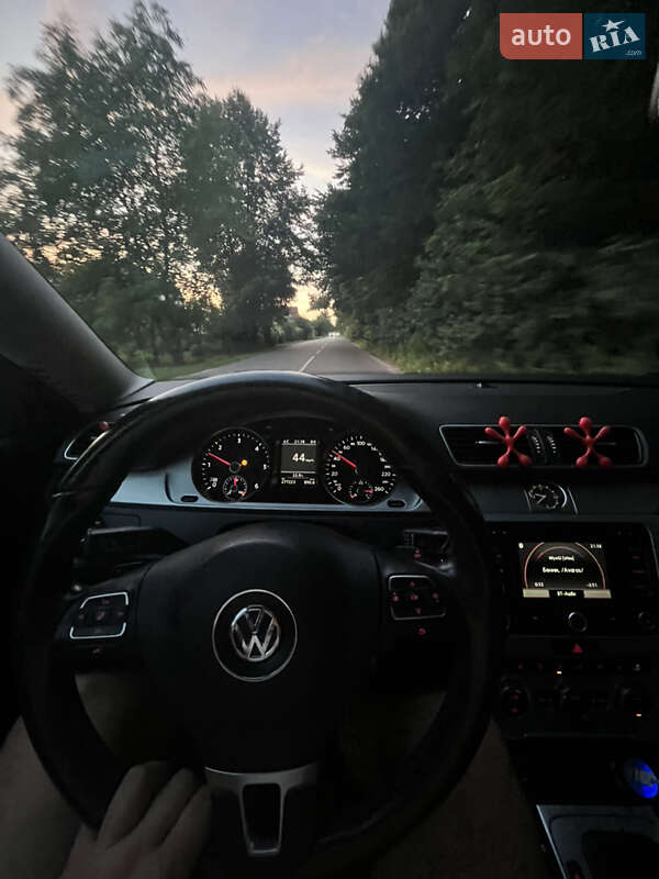 Універсал Volkswagen Passat 2013 в Львові