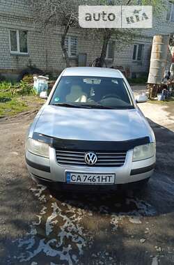 Седан Volkswagen Passat 2000 в Каневе