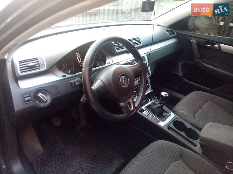 Универсал Volkswagen Passat 2011 в Романове