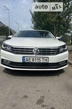 Седан Volkswagen Passat 2016 в Дніпрі