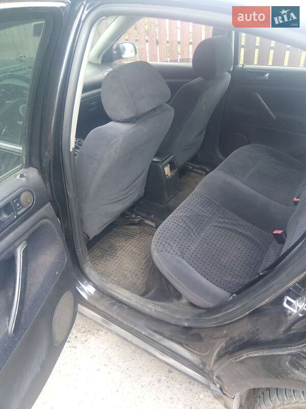 Седан Volkswagen Passat 2002 в Колках