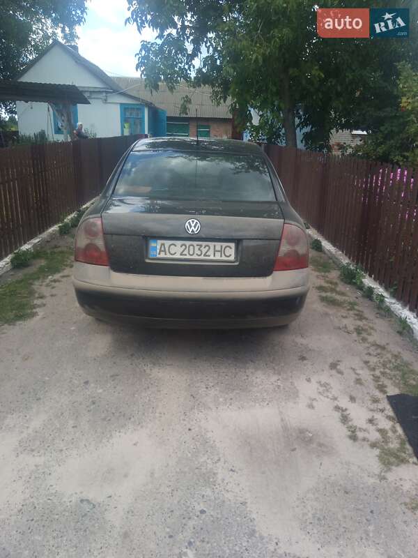 Седан Volkswagen Passat 2002 в Колках