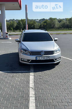 Універсал Volkswagen Passat 2012 в Чернівцях