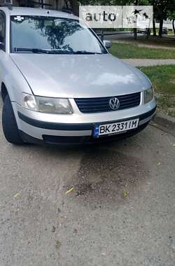 Універсал Volkswagen Passat 1999 в Вараші