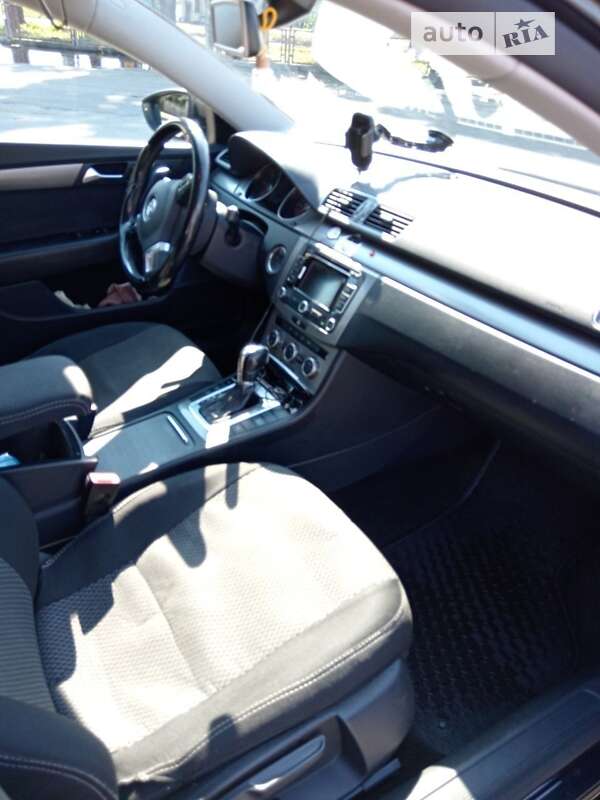Універсал Volkswagen Passat 2012 в Одесі