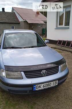 Седан Volkswagen Passat 1999 в Дубні