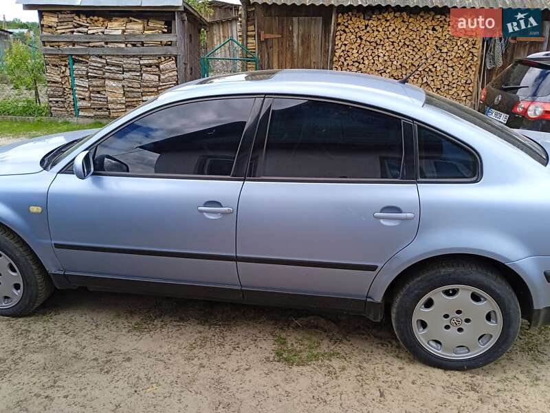 Седан Volkswagen Passat 1999 в Дубно