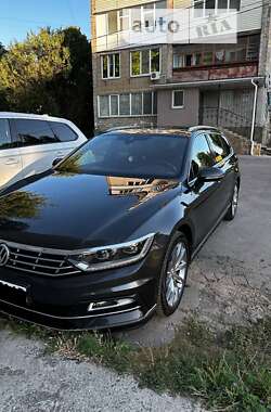 Универсал Volkswagen Passat 2019 в Киеве