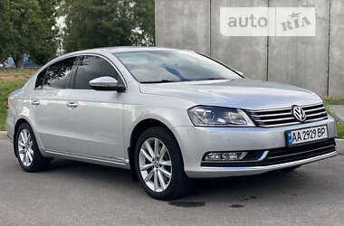 Седан Volkswagen Passat 2013 в Харькове