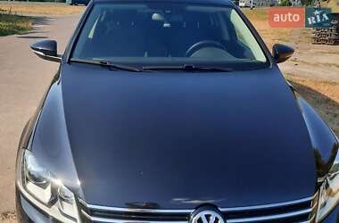 Седан Volkswagen Passat 2013 в Києві