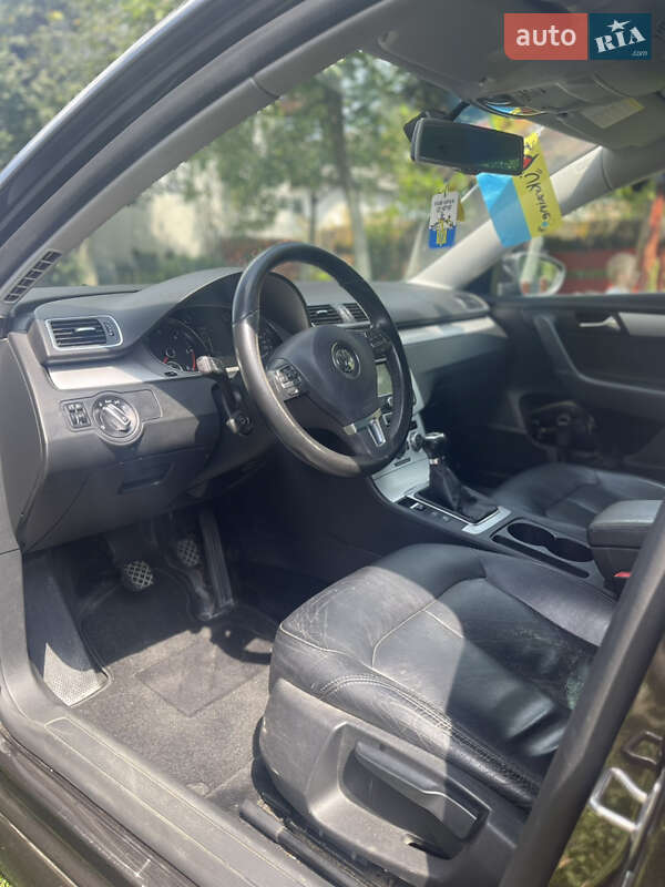 Универсал Volkswagen Passat 2012 в Ивано-Франковске