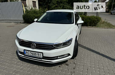 Седан Volkswagen Passat 2016 в Хусті