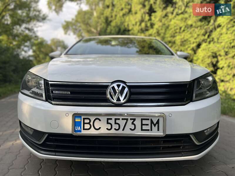 Седан Volkswagen Passat 2012 в Львове