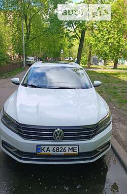 Седан Volkswagen Passat 2017 в Києві