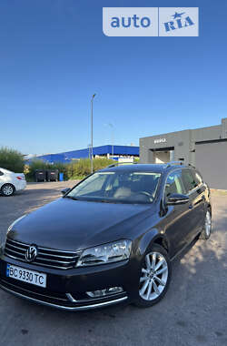 Универсал Volkswagen Passat 2012 в Дрогобыче