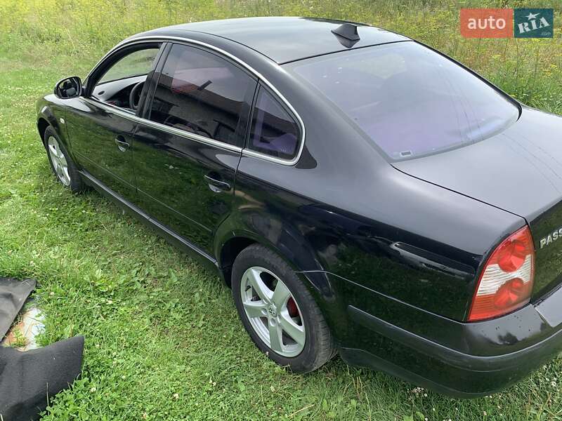 Седан Volkswagen Passat 2001 в Мостиске