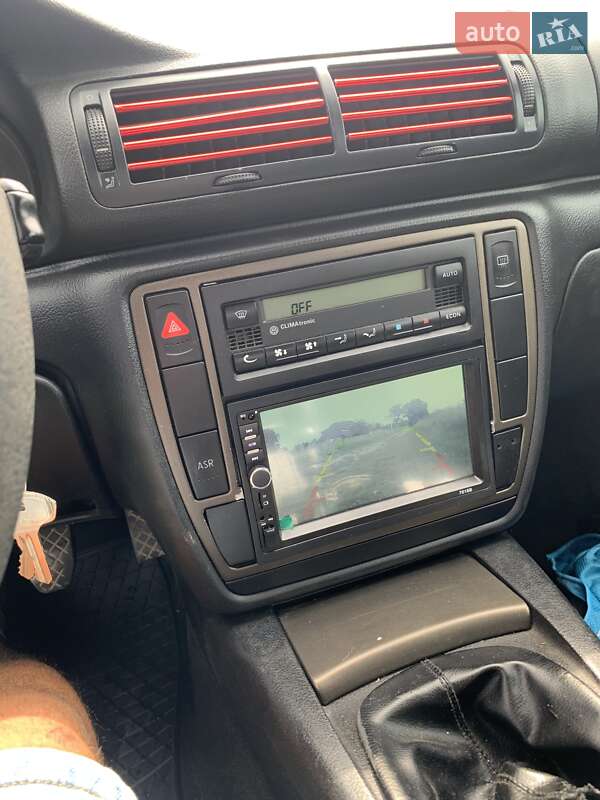 Седан Volkswagen Passat 2001 в Мостиске